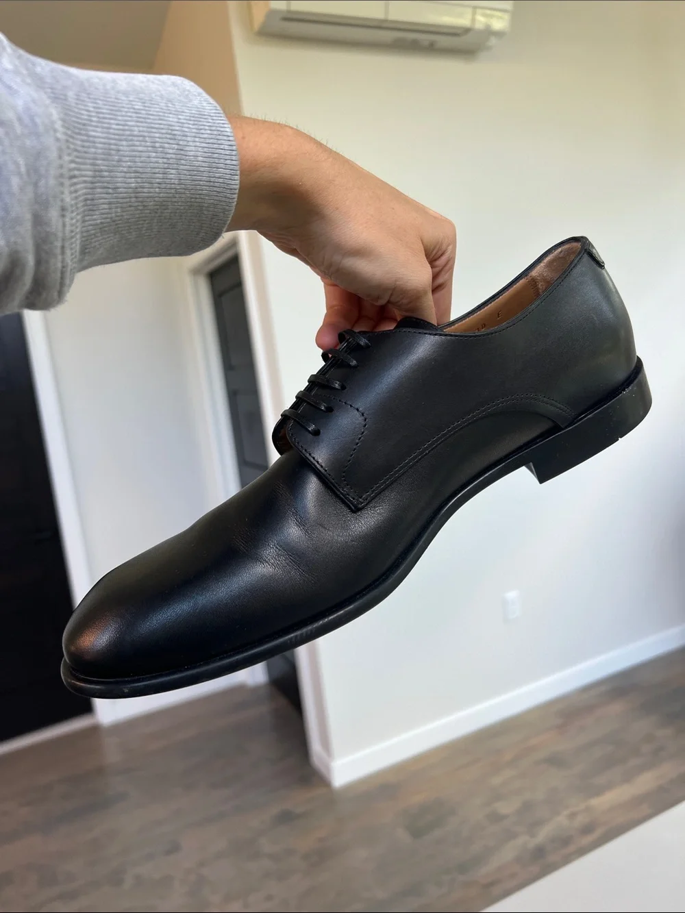 Ferragamo black leather derby dress shoes men’s size 10